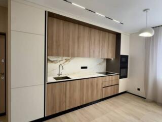 Продается дизайнерская квартира, в уютном тихом зеленом районе возле .