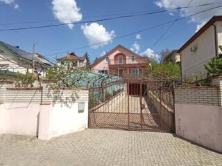 Casa de vînzare în or. Codru