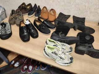 Продается вся обувь - сороковой размер - в отличном состоянии