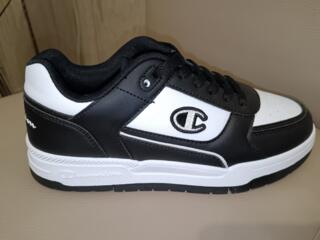 Продам кроссовки новые