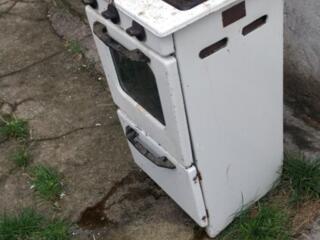Продам газовую плиту
