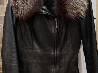 Продается кожаная куртка в отличном состоянии