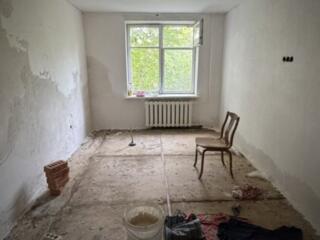 Продаётся 2х-комнатная квартира под ремонт. Балка