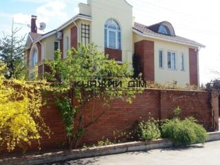 Продажа дома в Лесниках, Киево-Святошинский район. В доме 3 спальни, .