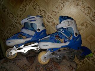 Роликовые коньки с регулировкой размера от 33 до 37 (20 - 23 см).