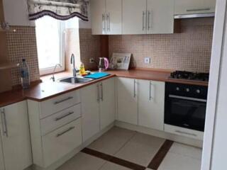 Продается просторная двухуровневая 3-комнатная квартира с ремонтом в .