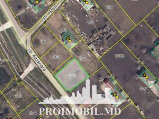 Spre vânzare se oferă teren pentru constructie, situat în Colonița. ..
