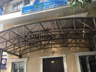 Продаж комфортного офісу 280 м. квадратних , 3 поверхи. Район - ...