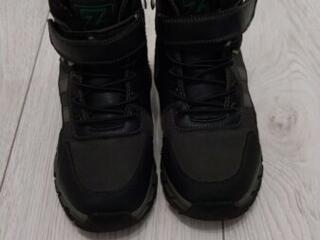 Зимние ботинки. Обувь на девочку и мальчика. Смотрите фото и описание.