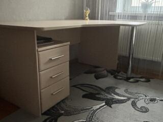 Стол угловой с тумбой