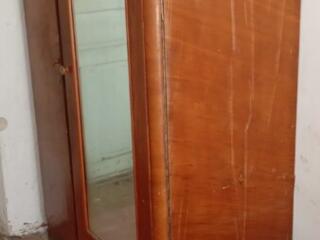 Продам советский шпонированный шкаф