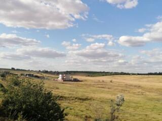 В продаже ровный участок правильной формы с коммуникациями по улице в 