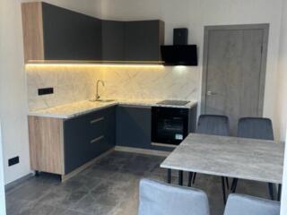 Двух комнатная квартира с ремонтом в 8 Акварели