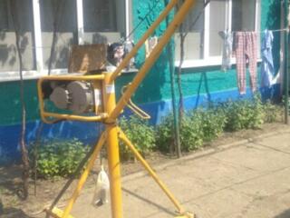 Мини Кран переносной с поворотный стрелой.