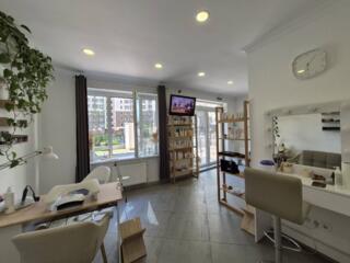 Продам готовый бизнес в престижном районе на Каманине в самом центре .