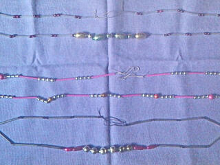 Ёлочные игрушки, бусы, дождик, флажки, серпантин, мешочек для подарка