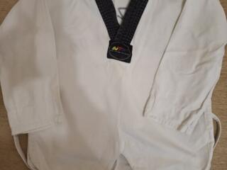 Продам форму для Тхэквондо на возраст 5-7 лет