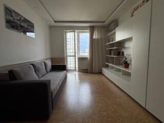 Продам двухкомнатную квартиру возле парка Победы.