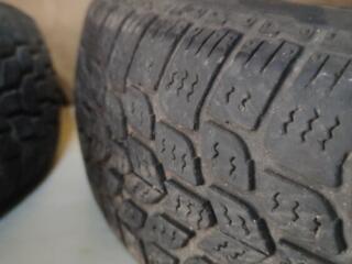 2 шины 155/65 R14 за 600р.