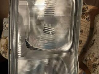 Фара правая Bosch на Мерседес 124