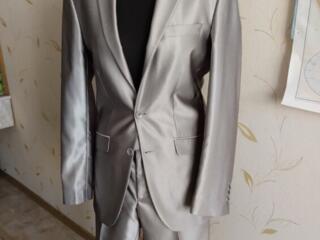 Продам мужской костюм