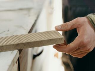 Мастер по дереву / столяр стабильная работа