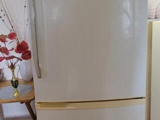 Двухкамерный холодильник Panasonic, No Frost в отличном состоянии.