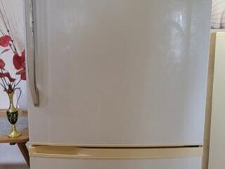 Двухкамерный холодильник Panasonic, No Frost в отличном состоянии.