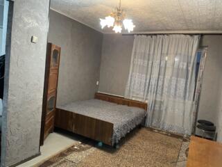 Сдаётся 1 комнатная квартира 100$