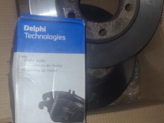 БМВ е-39 противотуманки и решётка, колодки и тормозные диски