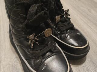 Продам кроссовки и ботиночки детские