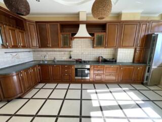 27222. Продам просторную квартиру на ул. ...