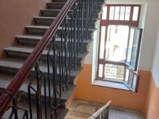 27508 Продам комнату в Центре.Располагается на ...