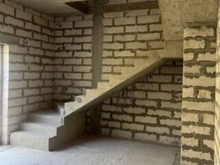 Предлагается к продаже двухэтажный таунхаус в спокойном районе ...