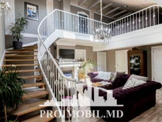 Vă propunem spre vânzare acest penthouse cu 3camere și living,sect. ..