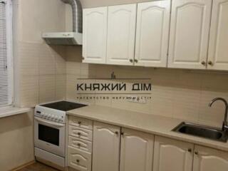Продаж 2 кімнатної вул. Анни Ахматової, 19 м. Позняки Київ (Позняки) .