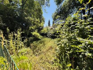 В продаже участок правильной формы который находится рядом с морем на 