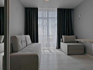 Продается стильная квартира-студия с дорогим дизайнерским ремонтом в .