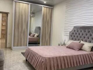 Продается большая просторная трехкомнатная квартира с ремонтом в ...