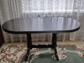 Стол раздвижной.