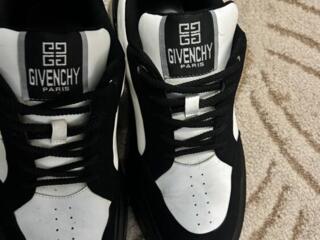 Продам кроссовки