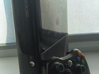 Срочно продам приставку XBOX 360E недорого