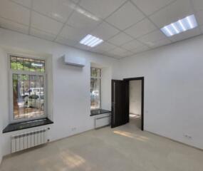 28849. Продам коммерческое помещение в Центре на ...