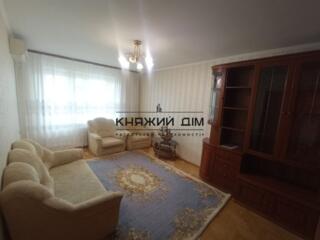 Продам 3-х кімнатну, роздільну квартиру на Вокзальній за адресою: ...