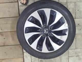 Продам оригинальный литой диск на Хонду Аккорд гибрид 2013 года