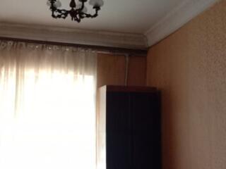 Двухкомнатная квартира. Дом -Сталинка,. кирпичный.