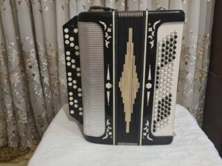 Продам баян.