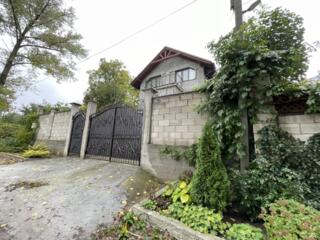 Casa centru Ialoveni 212m2 teren 3 ari