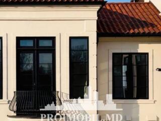 Vă propunem spre vînzare această casă în3nivele,amplasată în sect. ...