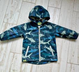 Продам новую куртку- дождевик и хорошая защита от ветра